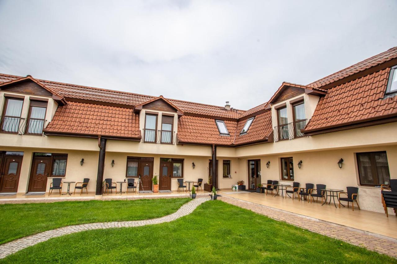 Petreny Borpanzio Bed & Breakfast Egerszalok Exterior photo