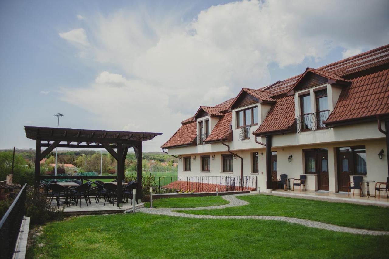 Petreny Borpanzio Bed & Breakfast Egerszalok Exterior photo