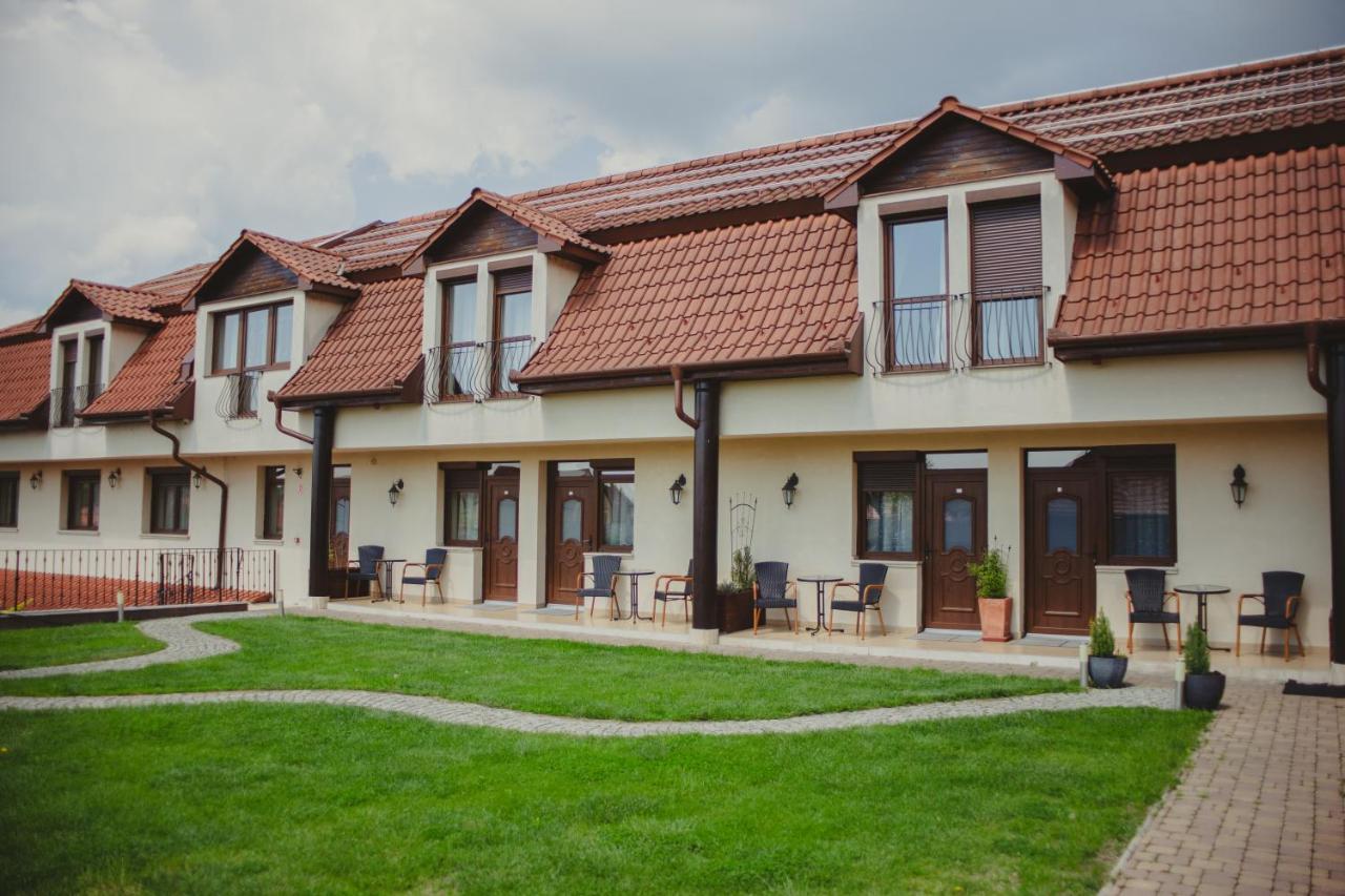 Petreny Borpanzio Bed & Breakfast Egerszalok Exterior photo