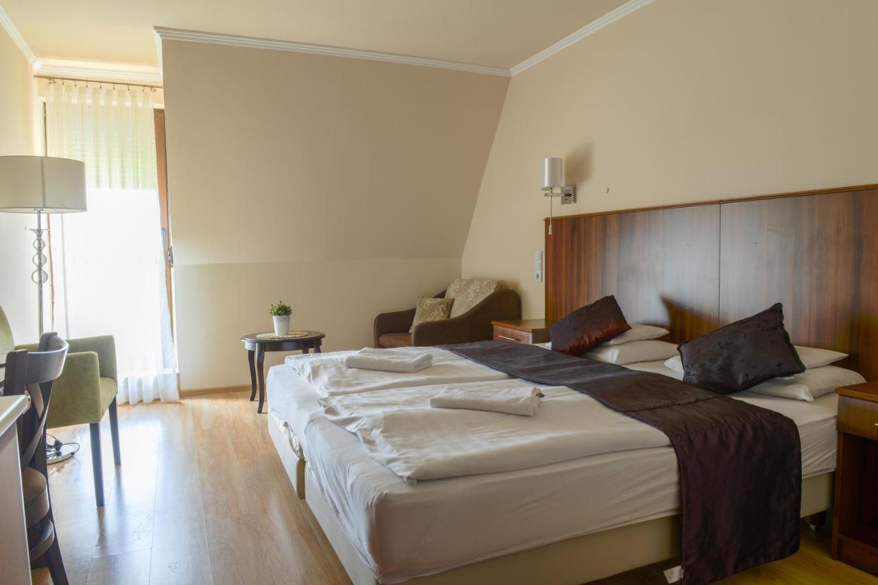 Petreny Borpanzio Bed & Breakfast Egerszalok Exterior photo