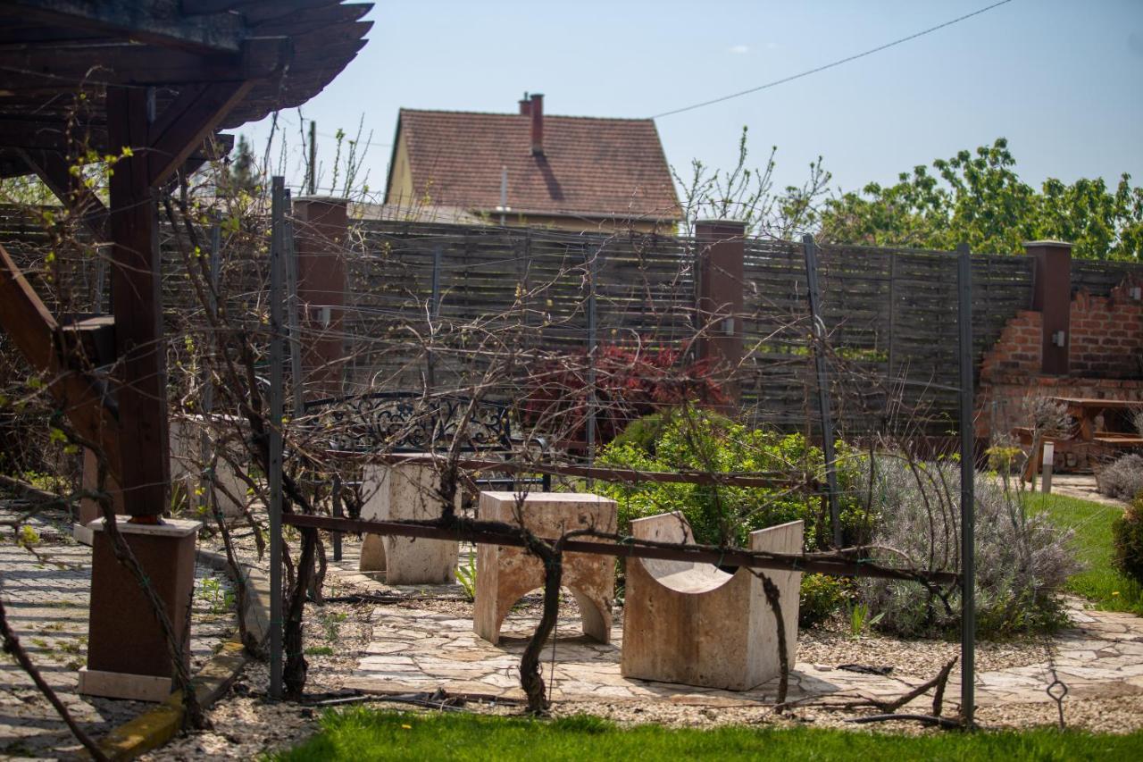 Petreny Borpanzio Bed & Breakfast Egerszalok Exterior photo