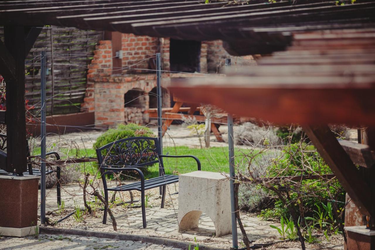 Petreny Borpanzio Bed & Breakfast Egerszalok Exterior photo