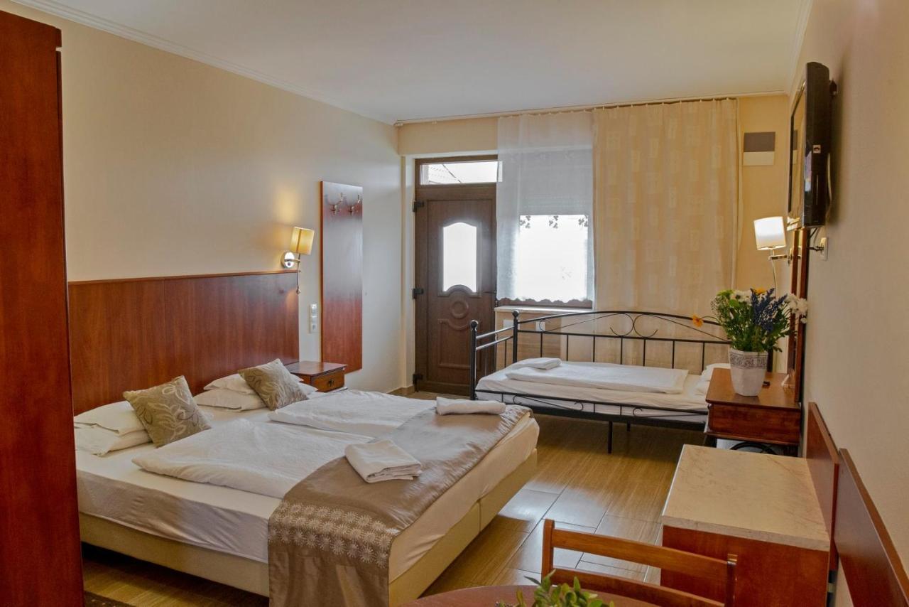 Petreny Borpanzio Bed & Breakfast Egerszalok Exterior photo