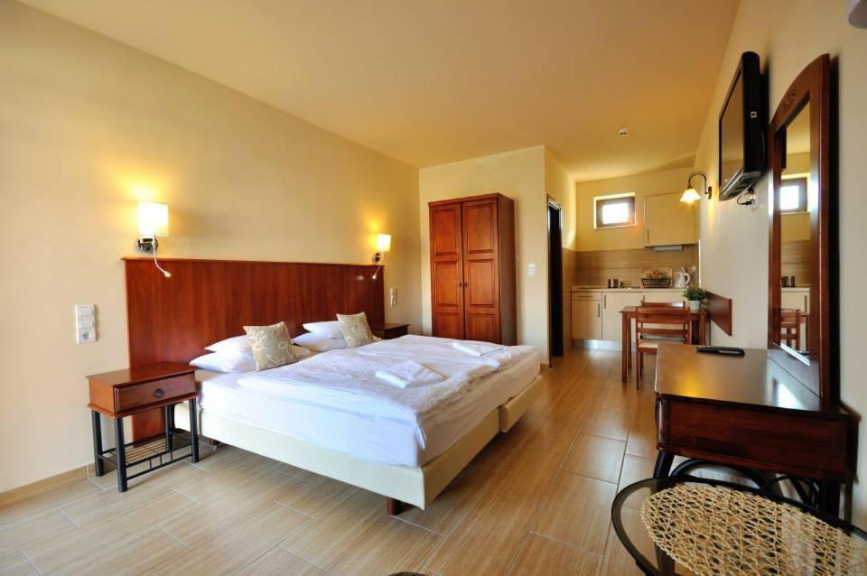 Petreny Borpanzio Bed & Breakfast Egerszalok Exterior photo