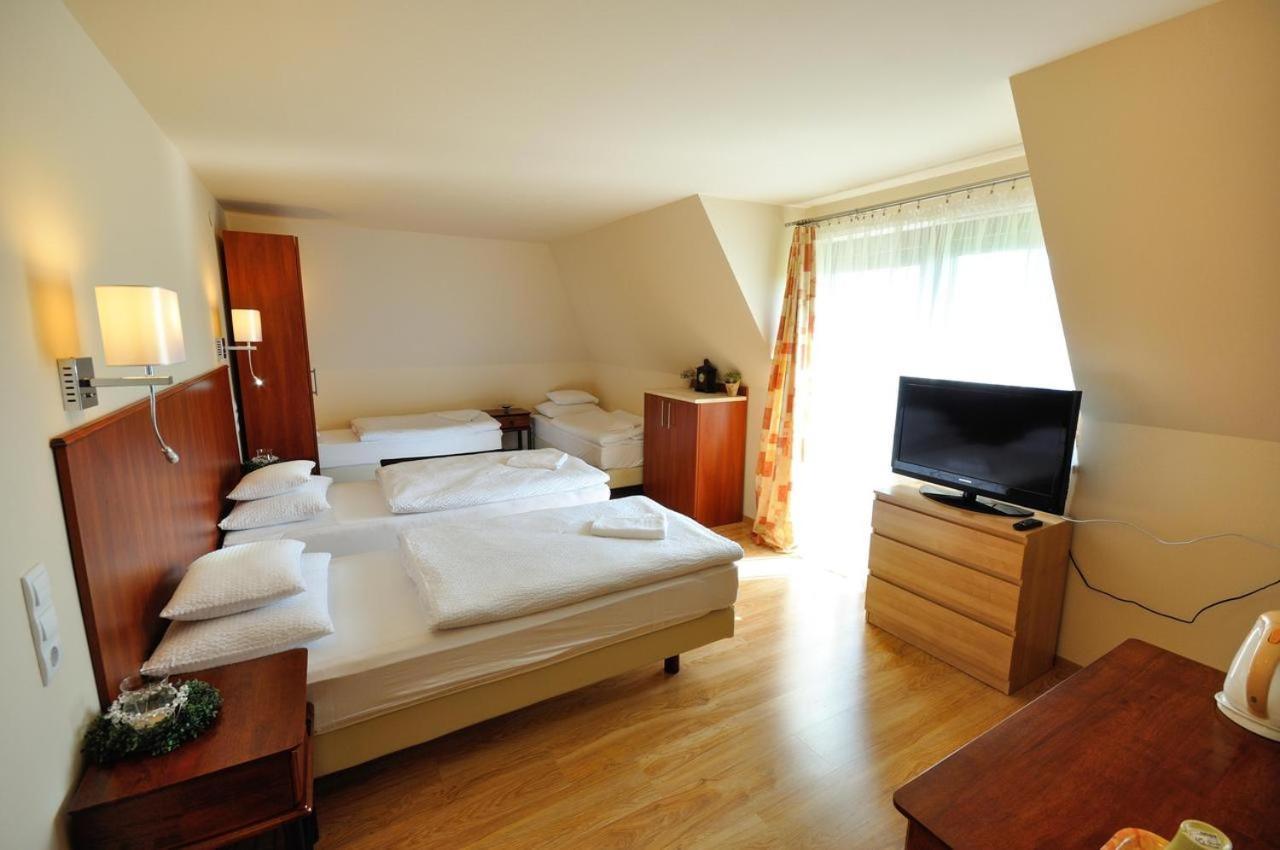 Petreny Borpanzio Bed & Breakfast Egerszalok Exterior photo