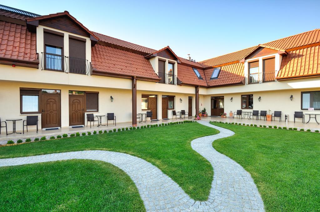 Petreny Borpanzio Bed & Breakfast Egerszalok Exterior photo